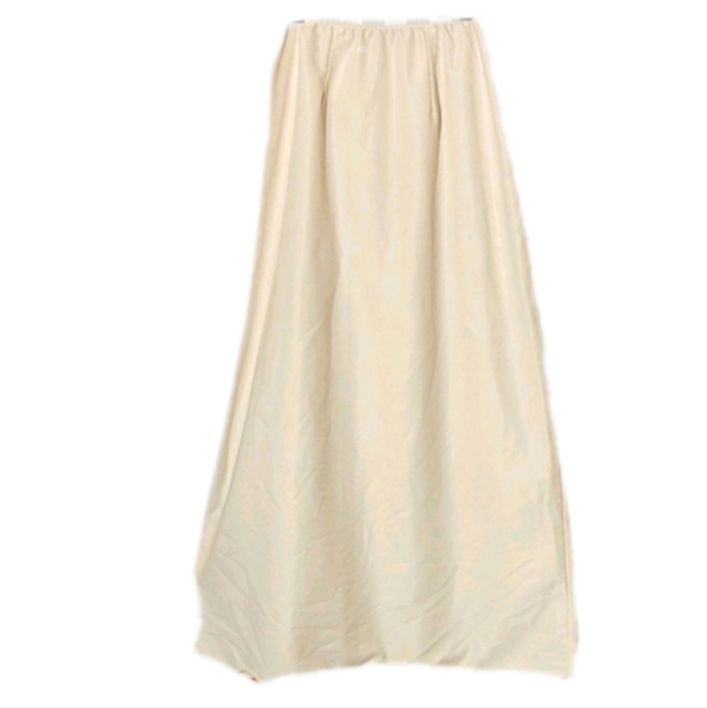 ANOTHER VINTAGE beige half slip with scalloped hem. Get it outta my li…